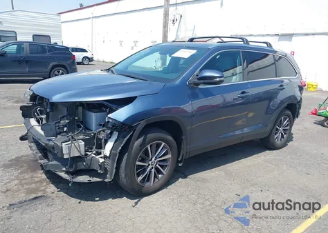 2019 Toyota Highlander Xle z USA, uszkodzony, nr VIN 5TDJZRFH9KS705634